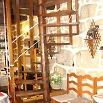 Charming House In With View B Дом отдыха *