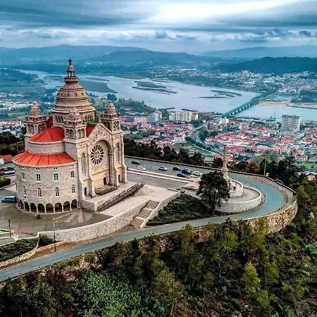 Charming House In With View B Hébergement de vacances *